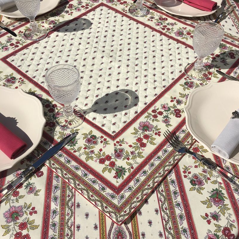 Tapis de table en coton matelassé Avignon écru et rouge