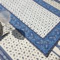 Chemin de table en coton matelassé "Tradition" blanc et bleu, Marat d'Avignon