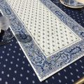 Chemin de table en coton matelassé "Bastide" blanc et bleu, Marat d'Avignon