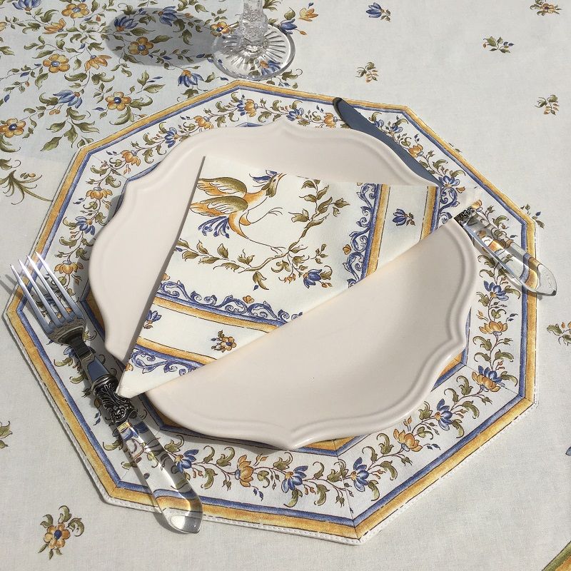 Set de table octogonal cadré "Moustiers" ecru et bleu, Marat d'Avignon