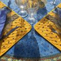 Set de table en coton matelassé "Tradition" jaune et bleue  "Marat d'Avignon"