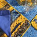 Set de table en coton matelassé enduit "Tradition" jaune et bleu Marat d'Avignon
