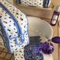 Trousse de toilette en coton matelassé "Tradition" blanc et bleu
