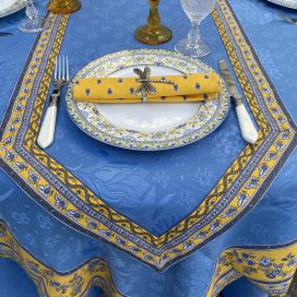 Chemin ou carré de table damassé Delft bleu, bordure "Avignon" jaune