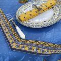 Chemin ou carré de table damassé Delft bleu, bordure "Avignon" jaune