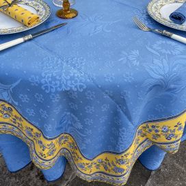 Nappe rectangulaire damassée Delft bleue bordée "Avignon" jaune