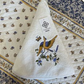 Embrodery round hand towel "Moustiers" ecru and blue