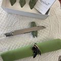 Boite de 4 repose couteaux en faïence Cigale vert olive