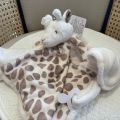 Peluches Bukowski - Doudou et porte tétine girafe "Lucy" baby rug"