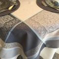 Nappe carrée Sud Etoffe Jacquard polyester  "Chamaret" Ecru et gris 