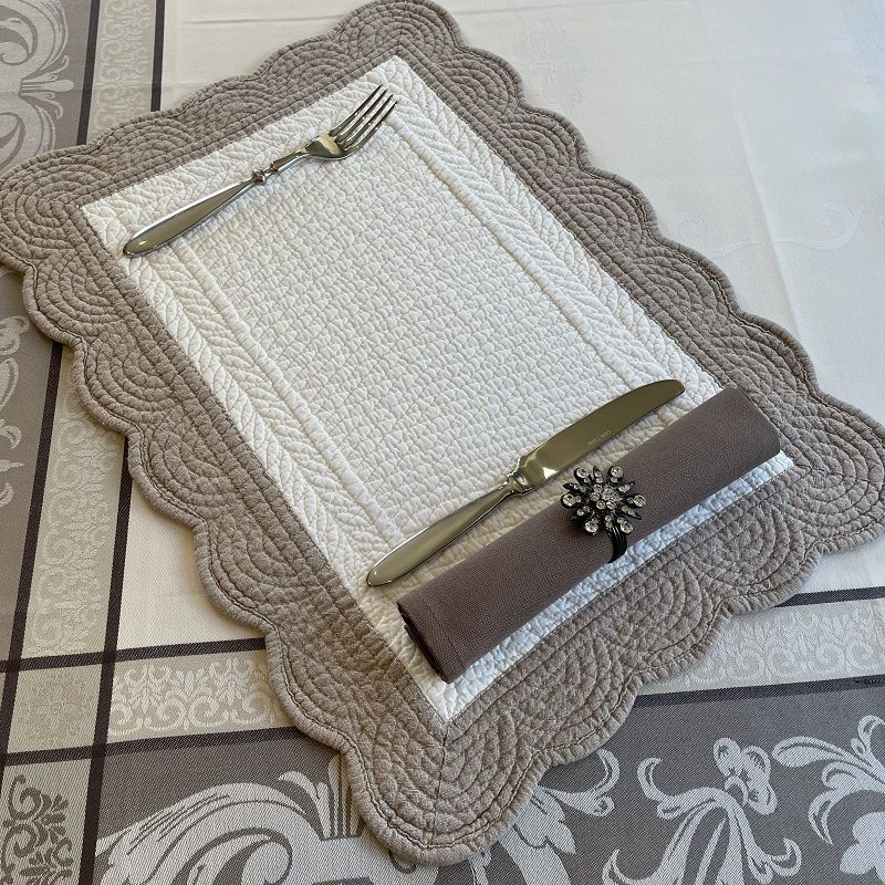 Rectangular table mats, Boutis fashion "Nadia" Off-white and linen color, by Sud-Etoffe