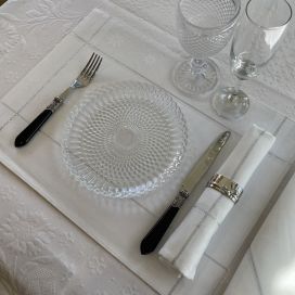 Set de table et serviette Jacquard polyester "Natif" blanc et argent, Sud Etoffe