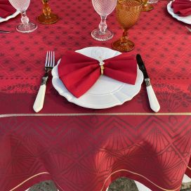 Nappe rectangulaire Jacquard polyester "Festif" rouge et or et 10 serviettes assorties