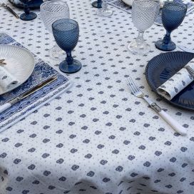 Nappe provençale ronde en coton "Bastide" blanche et bleue