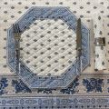 Set de table octogonal cadré "Bastide" blanc et bleu, Marat d'Avignon