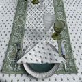 Quilted cotton table runner "Bastide" ecru and green by Marat d'Avignon