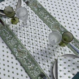 Quilted cotton table runner "Bastide" ecru and green by Marat d'Avignon