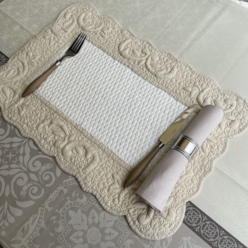 Rectangular table mats, Boutis fashion ecru and linen color by Blanc  Mariclo - laboutiquedelea