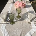 Chemin de table lin et polyester "Coeurs brodés" lin bordure blanche