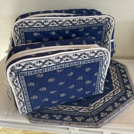 Quilted coton toiletry bag "Avignon" blue and white