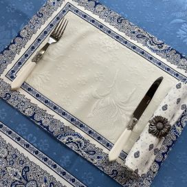 Sets de table damassés Delft écru, bordure "Bastide" blanc et bleu