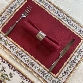 Sets de table damassés Delft rouge, bordure "Moustiers" rose