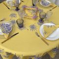 Nappe provençale ronde en coton lavandes "Bonnieux" fond jaune