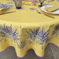 Nappe provençale ronde en coton enduit lavandes "Bonnieux" fond jaune