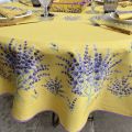 Nappe provençale ronde en coton enduit lavandes "Bonnieux" fond jaune