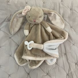 Peluches Bukowski - Doudou et porte tétine lapine "Lenka" baby rug"