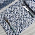 Bordered quilted placemats "Fleurs des Champs" white and blue, by Valdrôme