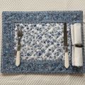 Bordered quilted placemats "Fleurs des Champs" white and blue, by Valdrôme