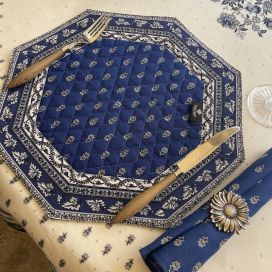 Octogonal quilted placemats "Avignon" blue and white, by Marat d'Avignon