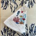 Embrodery round hand towel "Poissons" white