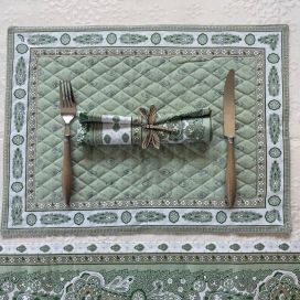 Set de table matelassé cadré "Bastide" écru et vert fond vert, Marat d'Avignon