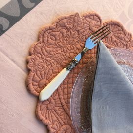 BLANC MARICLO, oval  table mats "Boutis fashion"old rose "Lindsay"