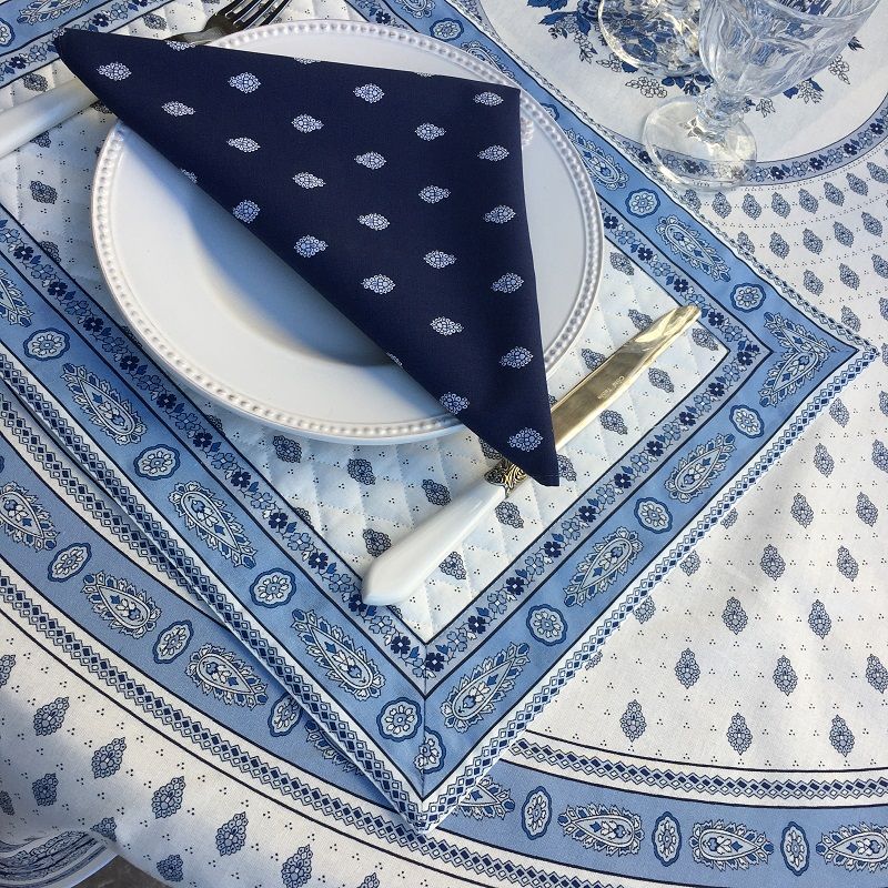 Tapis de table en coton matelassé Bastide bleu et blanc