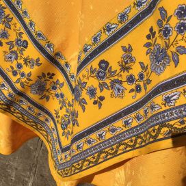 Rectangular damask Jacquard tablecloth golden yellow, bordure "Avignon" yellow and blue