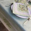 Nappe provençale rectangulaire en coton enduit placée "Clos des Oliviers" vert