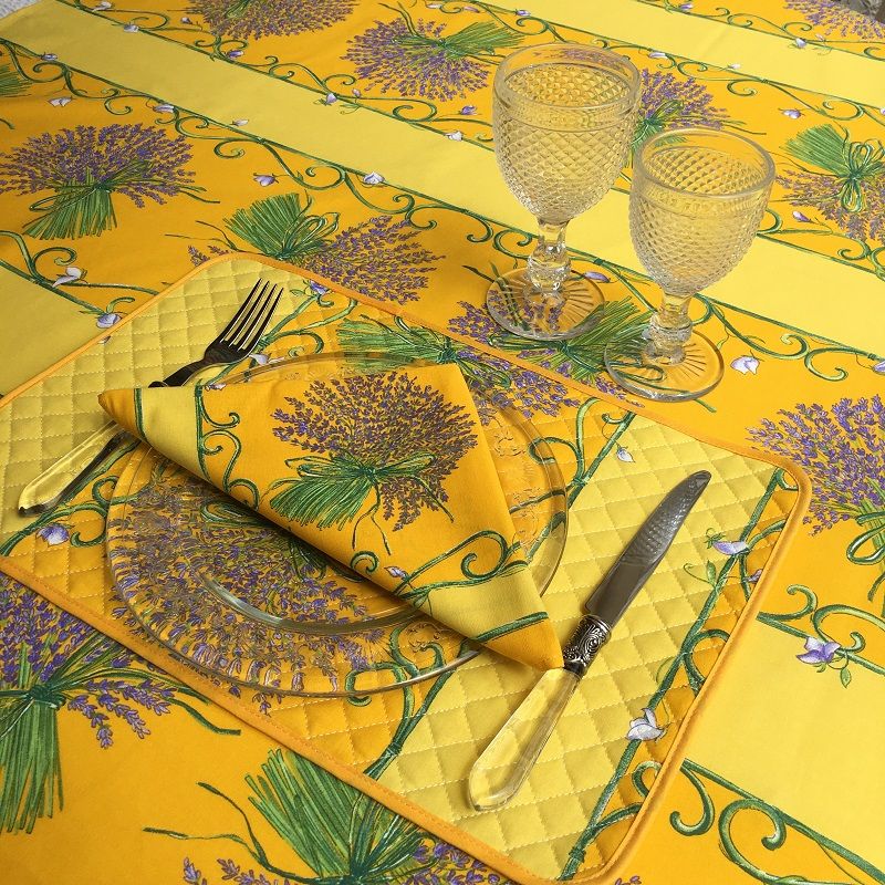 Nappe provençale rectangulaire en coton "Bouquet de Lavande" fond jaune Tissus Toselli