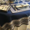 Nappe damassée Bleu France, bordure "Bastide" bleue et blanche