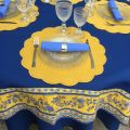 Nappe damassée Bleu France, bordure "Avignon" jaune et bleue