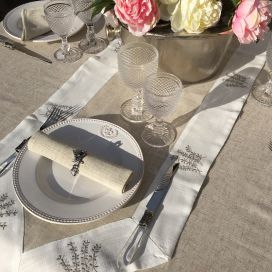 Chemin de table lin et polyester "lavandes brodées" lin bordure blanche