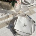 Chemin de table lin et polyester "Cigale et Olives" blanc bordure lin
