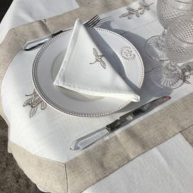 Chemin de table lin et polyester "Cigale et Olives" blanc bordure lin