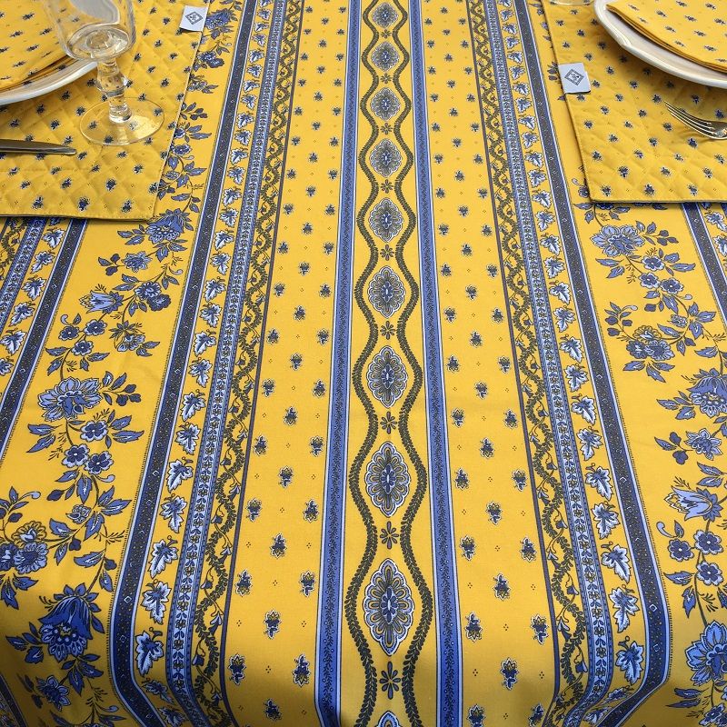 Tapis de table matelassé provençal avec très joli imprimé